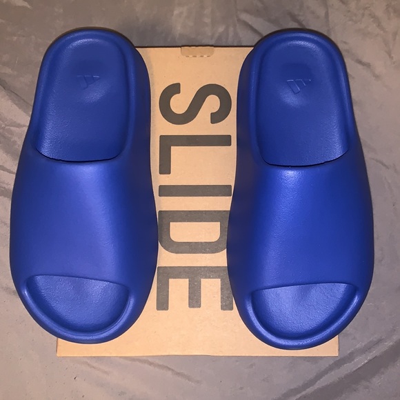 Azure Yeezy Slides - Picture 3 of 4
